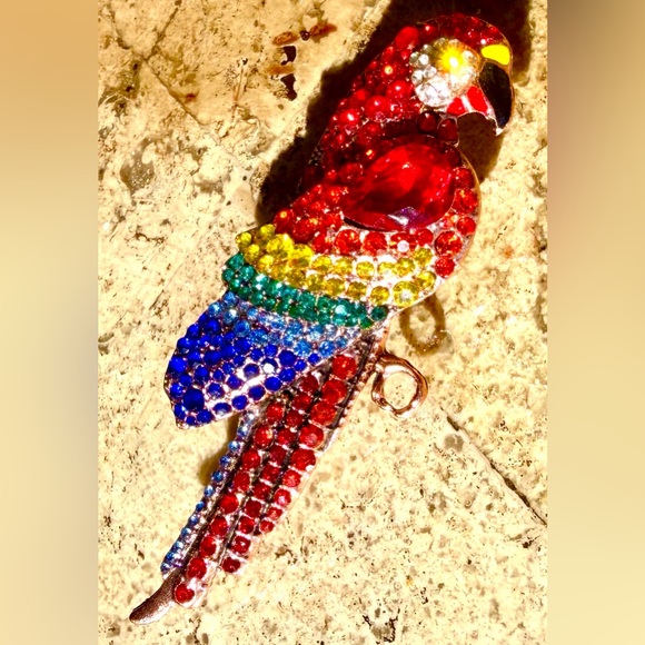 Multicolored Brilliant Crystal Macaw Parrot Brooch Pin, Rose Gold Metal Finish - Picture 3 of 5
